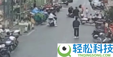 7岁男童倏忽冲出马路与电车相撞 交警认定：孩子全责