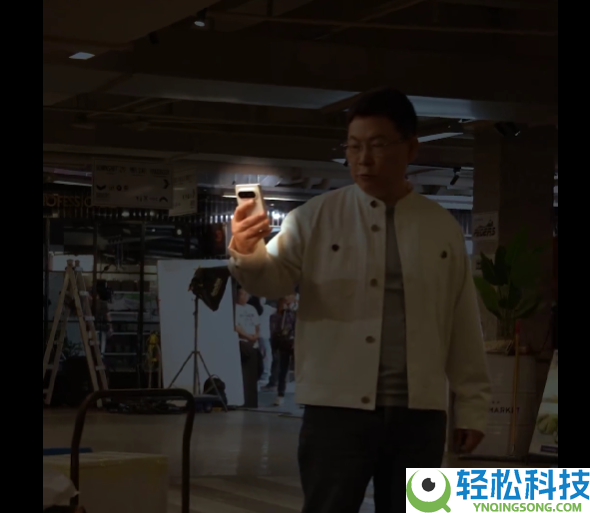 余承东泄漏华为Pura X Max新机被偷拍,自己允悲转发：这啥时辰拍的