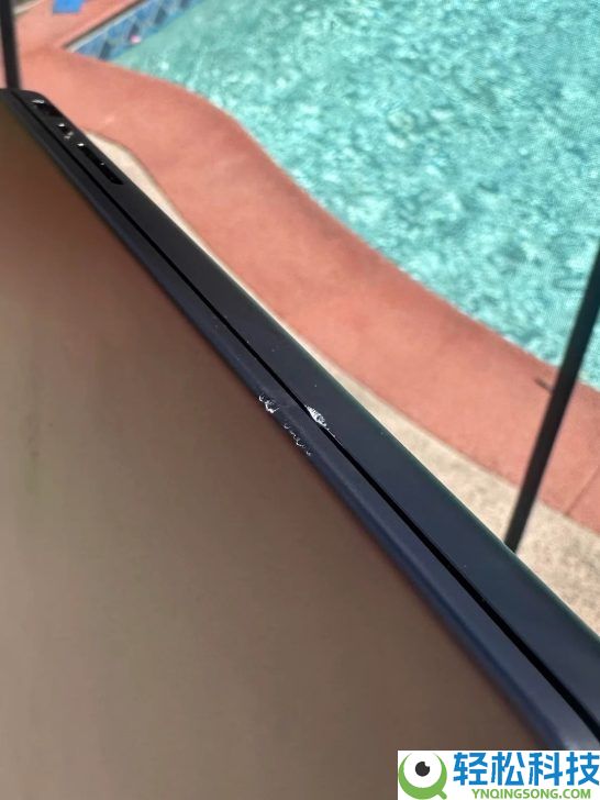 MacBook Pro太硬了,摔下4米再滚25级台阶：仅轻细刮花