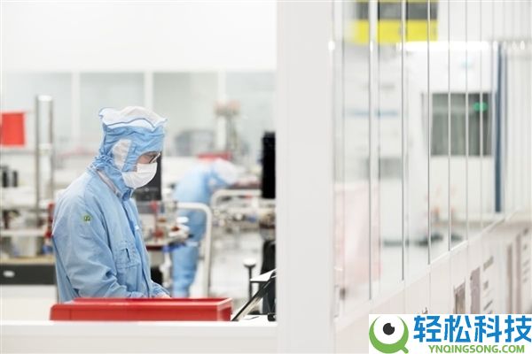 光刻机巨头ASML发财报：一季度净赚28亿欧元,全年预期上调至400亿