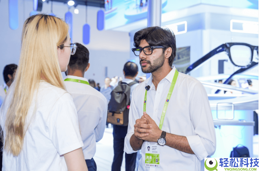 消博会重磅来袭,科大讯飞40克AI眼镜,解锁跨说话沟通新境地