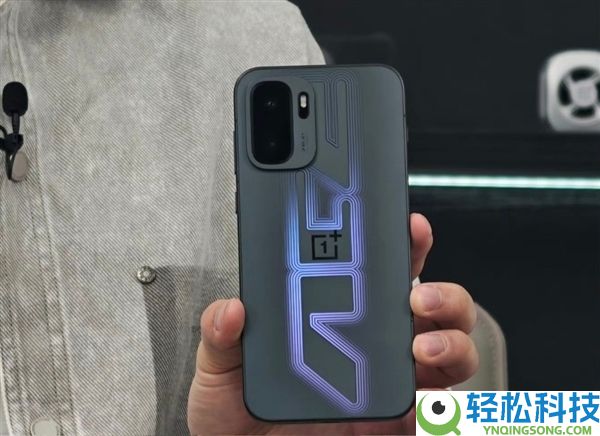 王牌醒觉,一加Ace 6至尊版首款配色外观发布