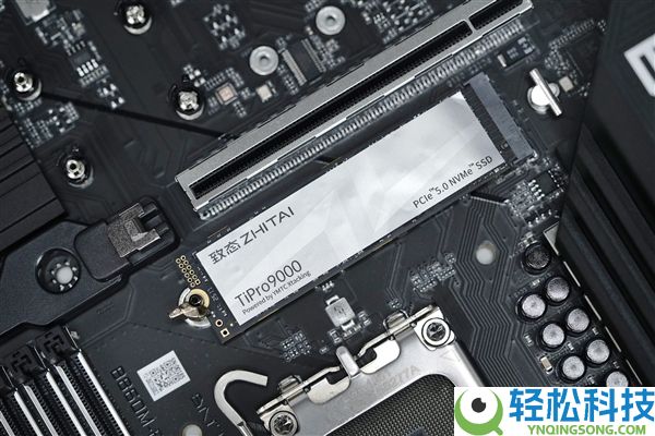 速度迫近PCIe 5.0上限,长江存储致态TiPro9000 2TB图赏