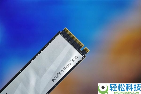 速度迫近PCIe 5.0上限,长江存储致态TiPro9000 2TB图赏