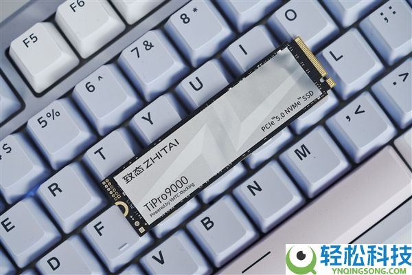 速度迫近PCIe 5.0上限,长江存储致态TiPro9000 2TB图赏