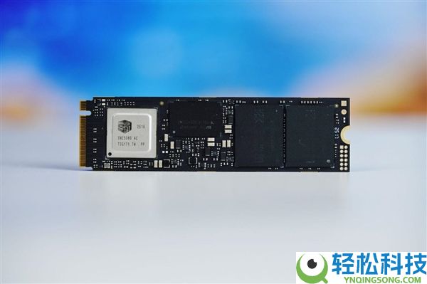 速度迫近PCIe 5.0上限,长江存储致态TiPro9000 2TB图赏