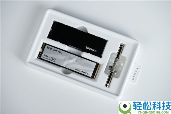 速度迫近PCIe 5.0上限,长江存储致态TiPro9000 2TB图赏
