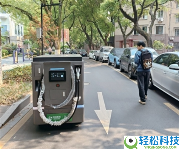 挪动充机电器人来了 老旧小区也可以定心买电车
