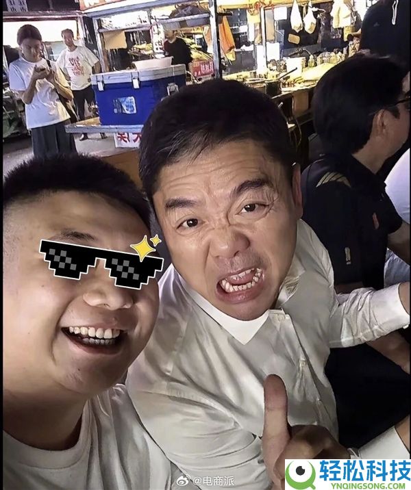 刘强东深夜现身福州路边摊 嗦螺蛳粉狂炫小龙虾