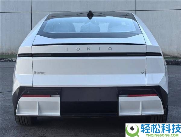 北京现代艾尼氪V申报图引热议 赛博轿跑外型怪异 可否获市场承认待考