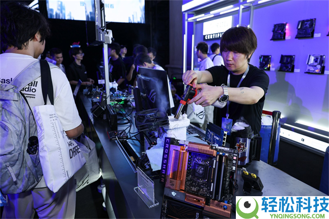 ROG复刻主板及首款ROG内存冷艳ROG DAY 2026