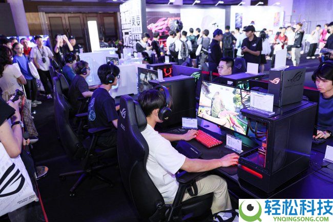 ROG复刻主板及首款ROG内存冷艳ROG DAY 2026