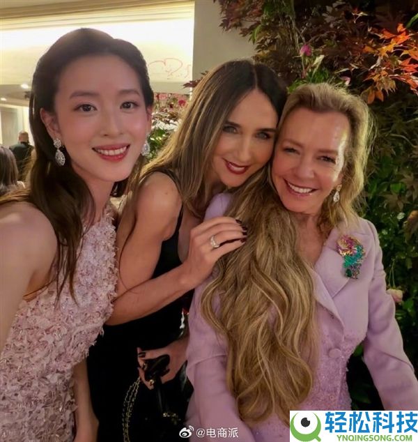 章泽天戛纳晚宴跻身国际顶级绅士圈 诟谇制服搭蓝宝石项链尽权贵气