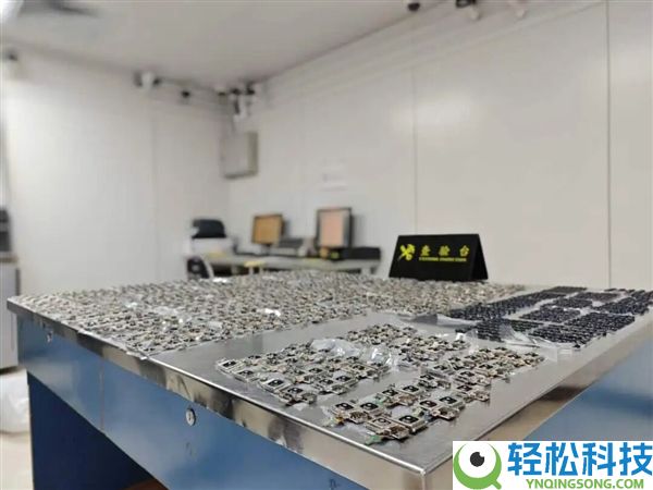 密集惧怕症犯了 男人化身多目怪 腿藏1378个手机摄像头