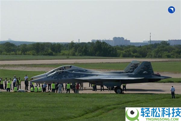 串联双座前低后高 全球第二款双座五代机苏-57D成功首飞