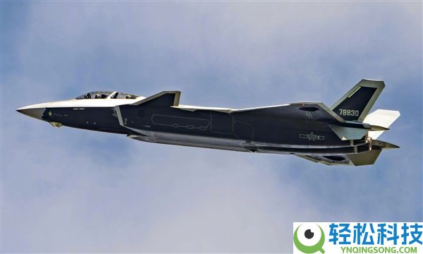 串联双座前低后高 全球第二款双座五代机苏-57D成功首飞