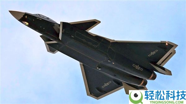 串联双座前低后高 全球第二款双座五代机苏-57D成功首飞