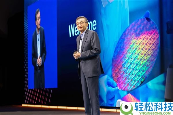 58岁Intel挖出美国国宝:完全翻身了
