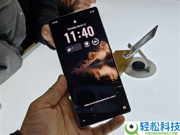 追觅手机上手：真周全屏+骁龙8E5 预装努比亚OS