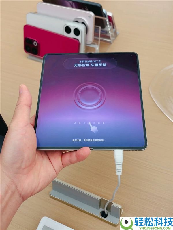 折痕没了,OPPO Find N6登陆线下门店 网友：这才叫无印良品