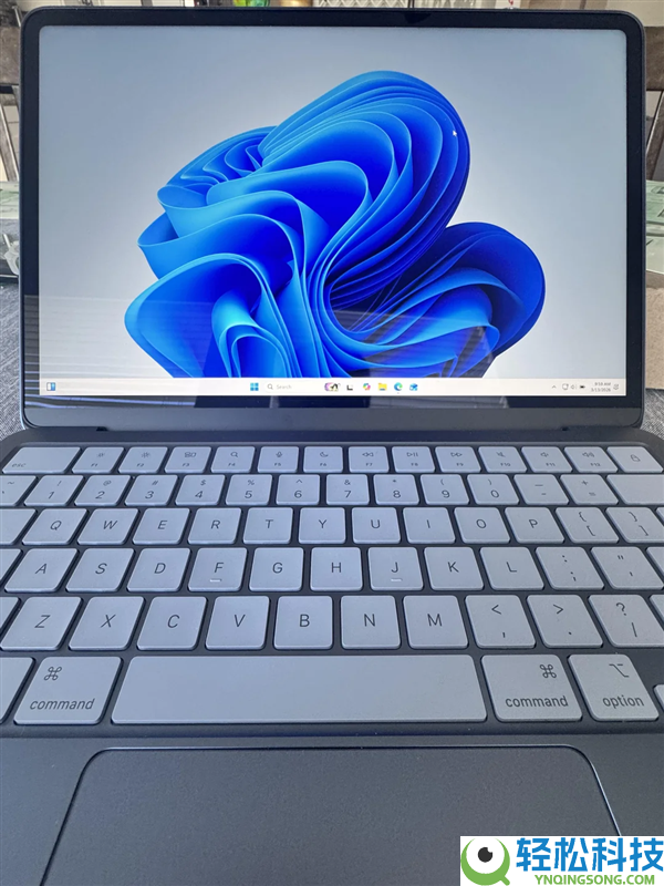 搭载手机处置器的MacBook Neo确切能跑Win11,但机能会大降