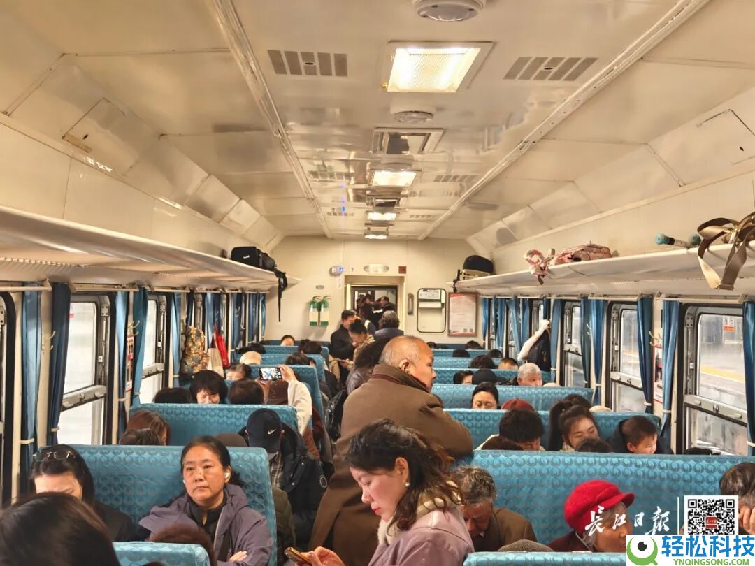 6元绿皮火车成武汉“顶流”,有人携茶具打卡 有人特地跨省体验