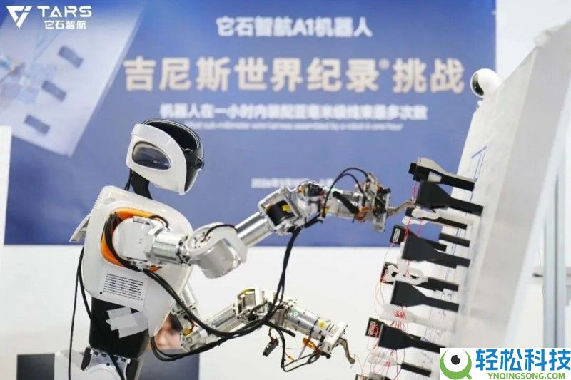 新华网专访它石智航首席科学家丁文超,揭秘全球首个「无能活」的通器具身大模子AWE3.0