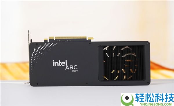 《白色沙漠》拒认Intel显卡：遭玩家怒喷后火速滑跪,