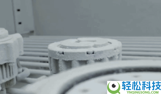 量产机械狼-20℃极寒测试现场暴光：关节自在运转 无惧暴雨泥泞
