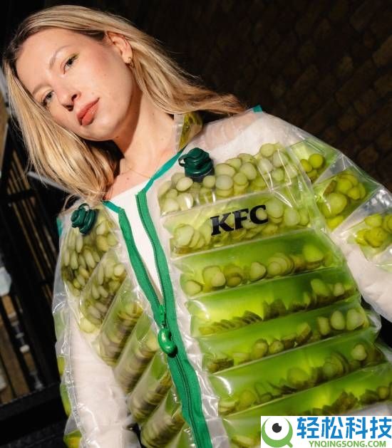 肯德基推出可饮用酸黄瓜充气外衣 限量收费赠予