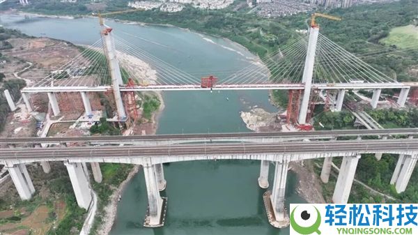 成渝中线高铁全数合龙：时速350千米 重庆到成都仅50分钟