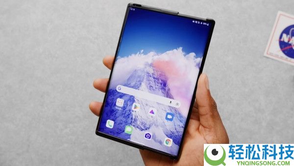 LG可卷曲手机原型机细节暴光 接近量产形态却遭扔掉