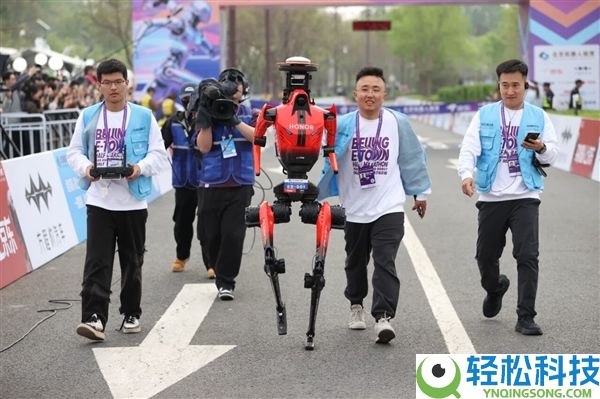 光荣机械人以50分26秒成果问鼎2026亦庄半马