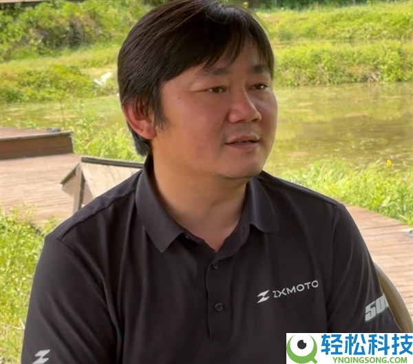 WSBK 荷兰站竞赛提早完毕 浏阳焰火现场观众一脸茫然 张雪挥手抚慰后离场