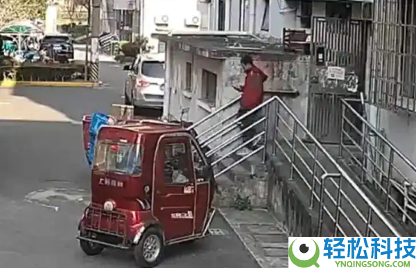 快递员将7999元手机放门口丧失 小偷竟是同业