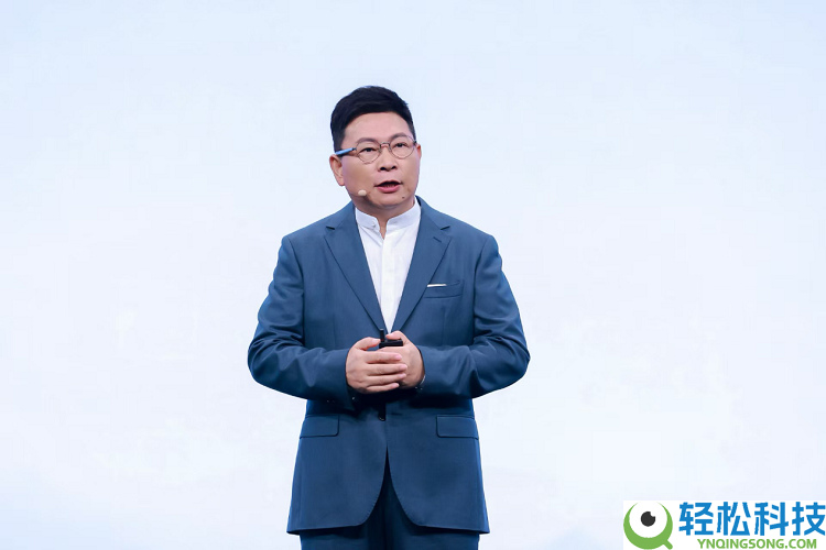 华为余承东发布华为DriveONE中文品牌“华为智擎”,延续引领新动力汽车电动化晋级