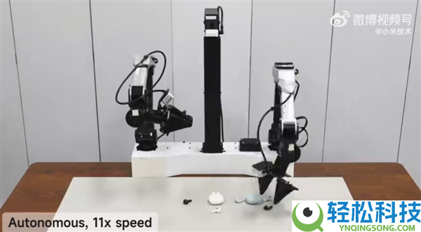 小米开源Xiaomi-Robotics-0后练习全流程,机械人秀神操纵：丝滑一连收纳耳机