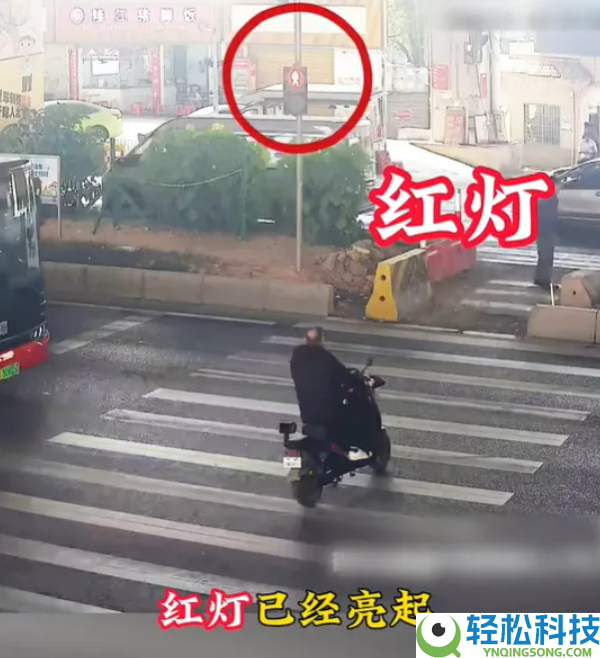 男人骑电鸡被小车撞飞 多处骨折还要负全责,