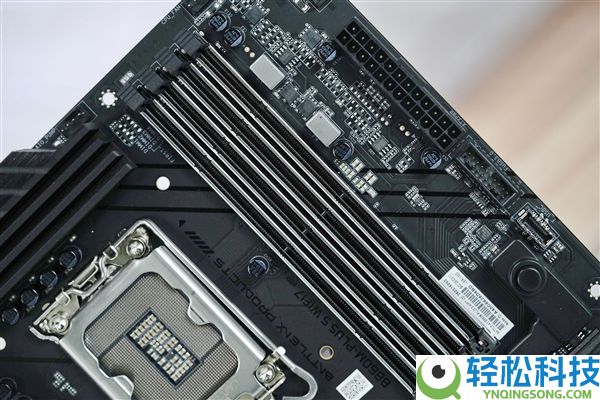 899元解锁显卡快拆,七彩虹战斧B860M超等黑刃主板图赏