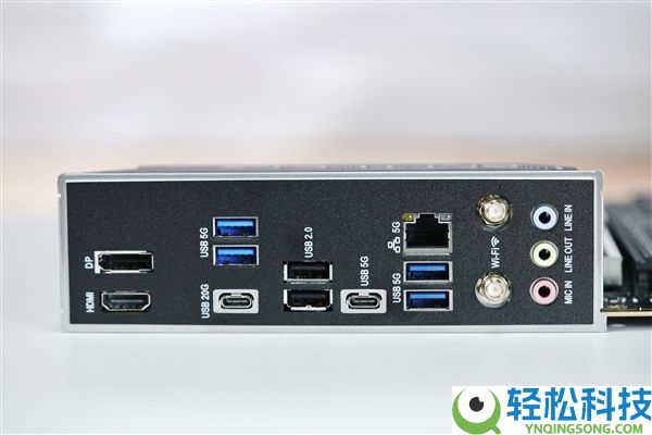 899元解锁显卡快拆,七彩虹战斧B860M超等黑刃主板图赏