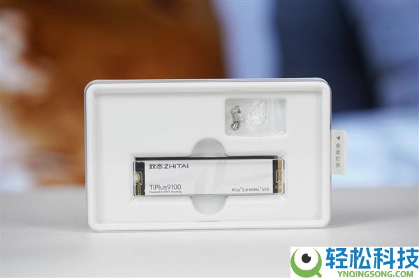 狂飙12000MB/s,长江存储致态TiPlus9100 2TB SSD图赏