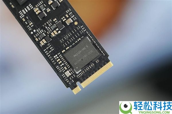 狂飙12000MB/s,长江存储致态TiPlus9100 2TB SSD图赏