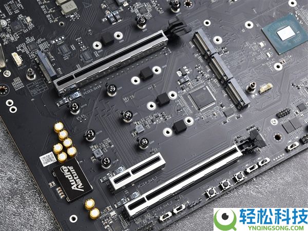 主板上的PCI-E插槽有什么不一样：一文就读懂