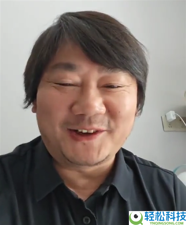 张雪率车队列席儿子校运会：被小同窗递纸条 现场介绍自家营业求协作