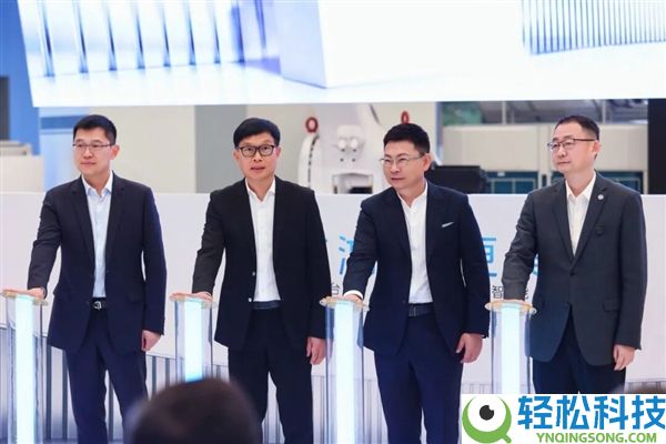 全球首台,鸿蒙智选美的智能空调上市 余承东站台
