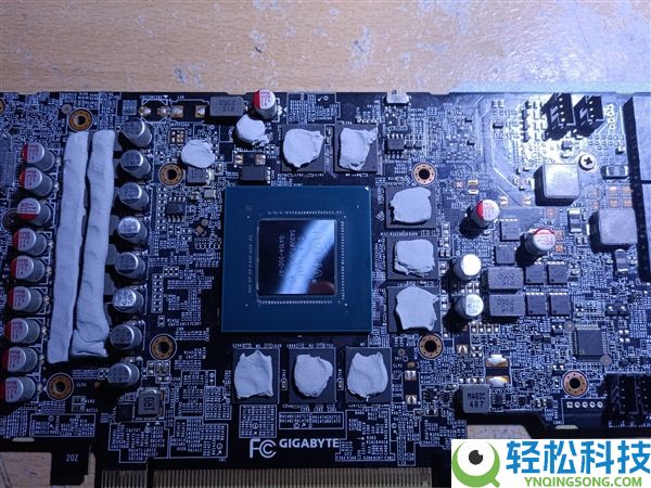拆下RX 6900 XT显存 ：硬核玩家将RTX 3070魔改16GB,还加了物理开关