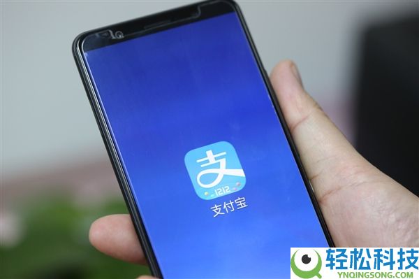 用户诉付出宝莫名扣款184万 付出宝：涉事账户存在与别人共用嫌疑 正追求警方协助