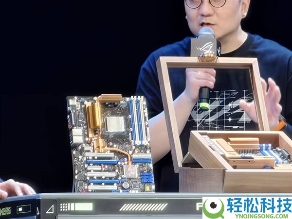ROG 20周年复刻主板正式发布,5206元 复古铜色配蓝白插槽
