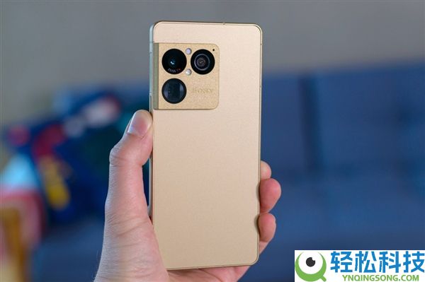 索尼万元机皇Xperia 1 VIII翻车,AI相机负优化被网友疯狂吐槽