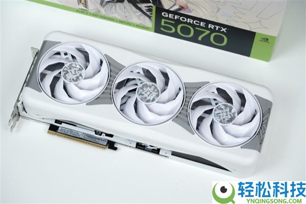 背板能当镜子,影驰RTX 5070星曜LUNA OC图赏